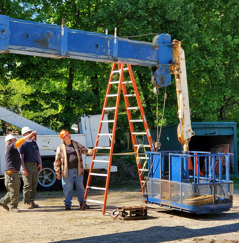 Cranes 101’s Jay Sturm leads a mobile crane inspection class developed specifically for experienced crane operators and fleet mechanics to conduct on-site inspections.