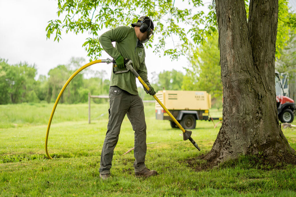 AirSpade’s 2000 ArborSeries features a supersonic nozzle to uncover sensitive tree root systems without harm.  Source: Guardair Corp. 