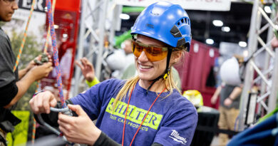 An arborist giving a knot tying demonstration at ArborEXPO.