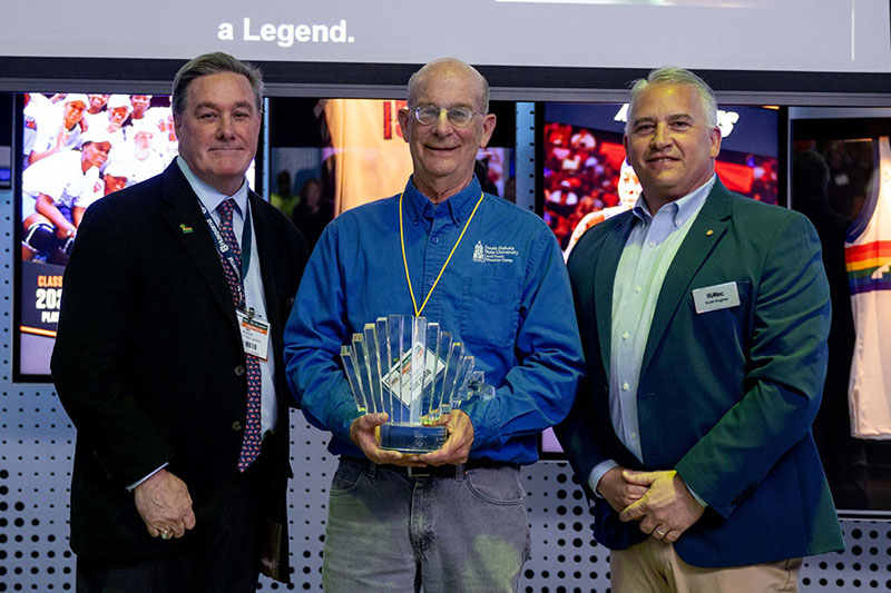 The program’s highest honor, the Robert Bartlett Jr. Lifetime Achievement Award, pays tribute to a legacy of leadership and excellence in arboriculture.