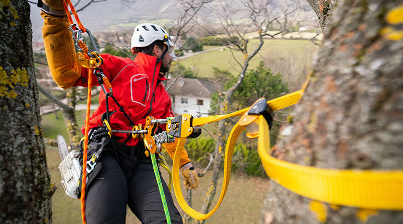 Gear up smart with a customized harness. This improves workflow and reduces unnecessary strain on the body. Source: Petzl