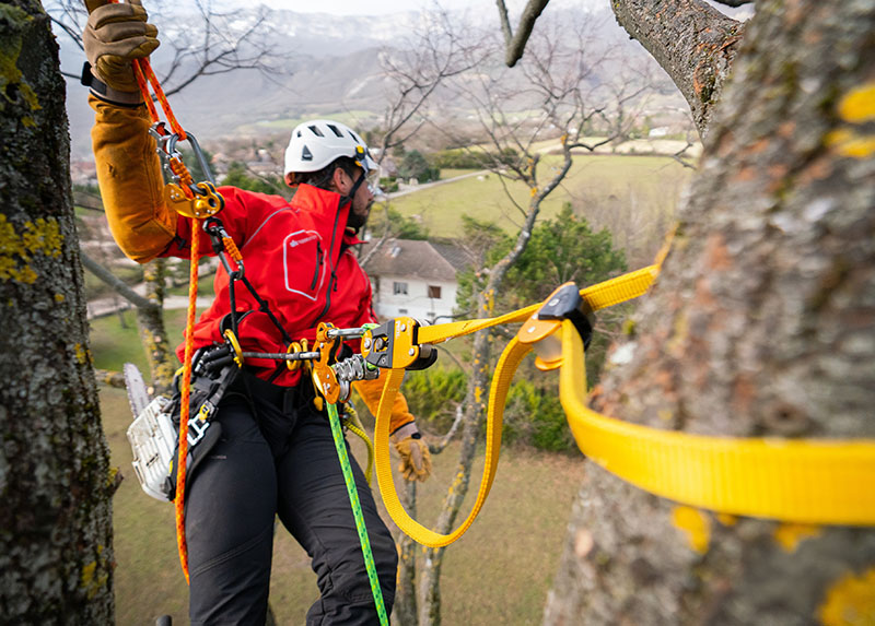 Gear up smart with a customized harness. This improves workflow and reduces unnecessary strain on the body. Source: Petzl